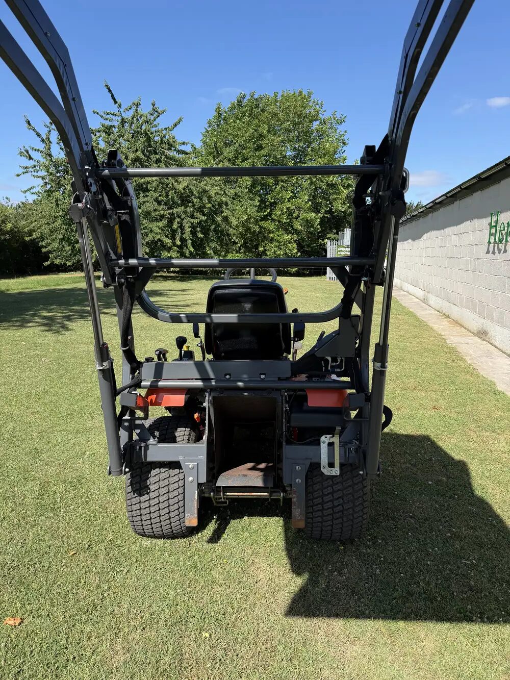 kubota g231hd 48" diesel ride on lawnmower garden tractor